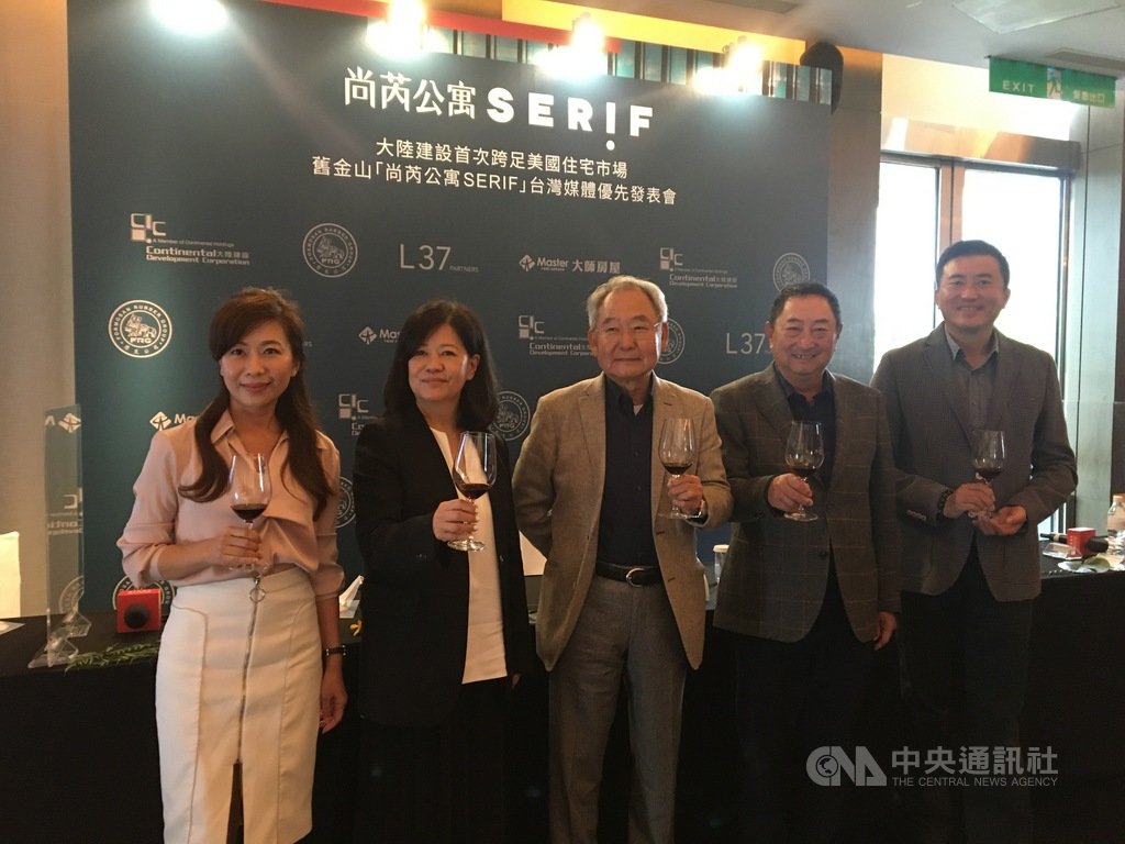 大陸建設4日舉行舊金山「尚芮公寓」媒體發表會,展望今年房市,大陸建設董事長張良吉(中)指出,受到政府打炒房政策,今年房市可能不如去年火熱,推估今年新建案量略降,中古屋交易量能則是持平。中央社記者蔡芃敏攝 110年1月4日
