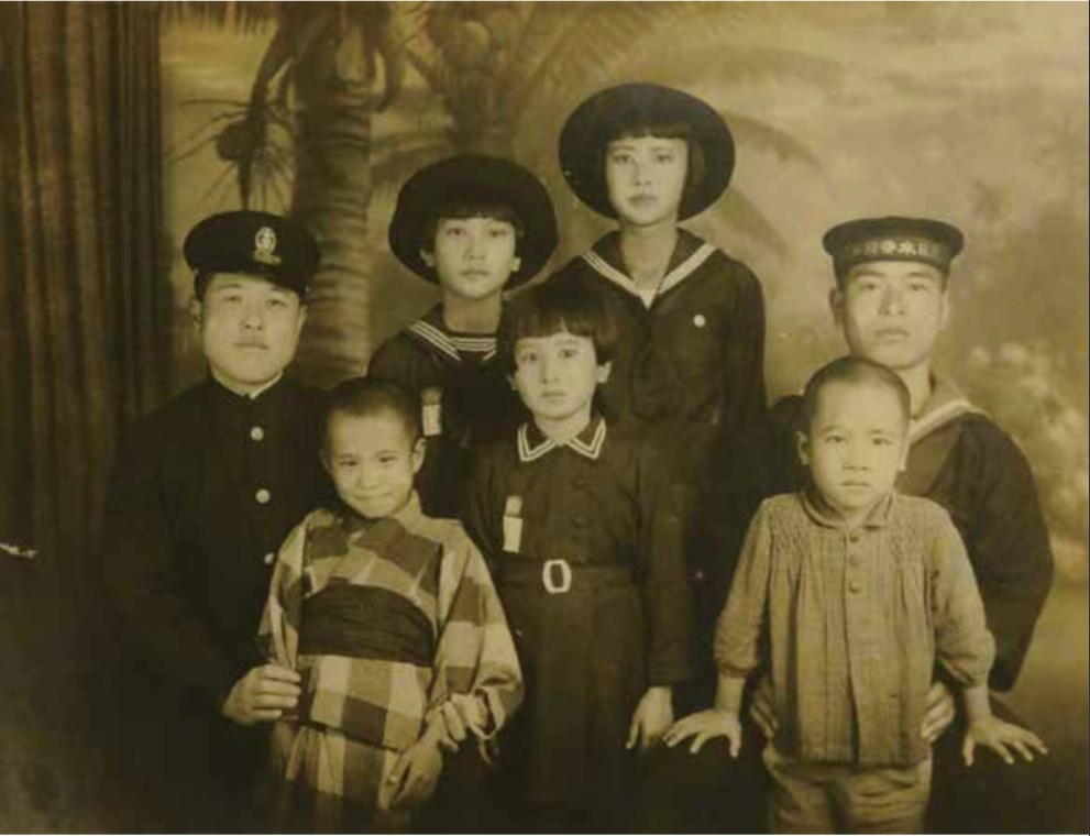 《大港的女兒》故事主角孫愛雪的人物原型是曾任「在日台灣婦女會會長」的郭孫雪娥(左後3)。(圖取自麥田出版臉書網頁facebook.com) 