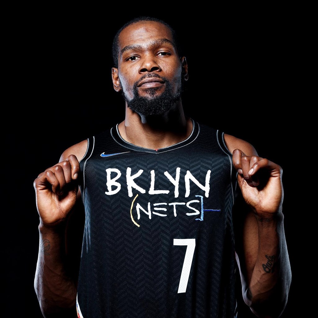 美國職籃NBA布魯克林籃網前鋒杜蘭特因曾接觸2019冠狀病毒疾病確診病患,將依循聯盟的防疫規定隔離7天。(圖取自facebook.com/BrooklynNets)