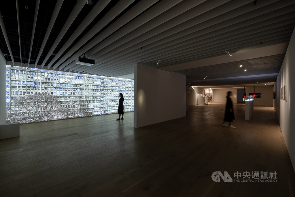 忠泰美術館舉辦「殘山剩水-我們的城市失敗了嗎?」藝術展,從5個子題出發,透過藝術家的現地製作裝置、情境互動設計、錄像與攝影紀錄創作等多元詮釋,思考城市在高速發展時代中所面臨的複雜處境。(忠泰美術館提供)中央社記者鄭景雯傳真 110年1月7日