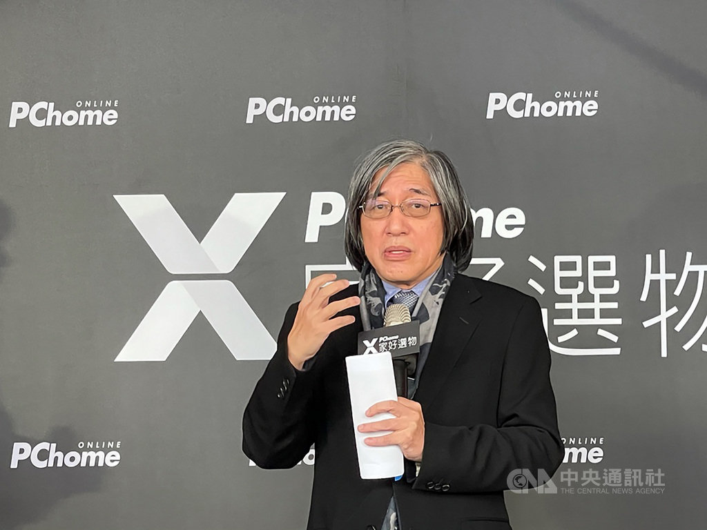 電商業者PChome網路家庭12日宣布攜手亞緻餐飲,推出米其林星級主廚牛肉麵,網路家庭董事長詹宏志說,希望讓消費者在家也能體驗星級餐廳的美味。中央社記者吳家豪攝 110年1月12日