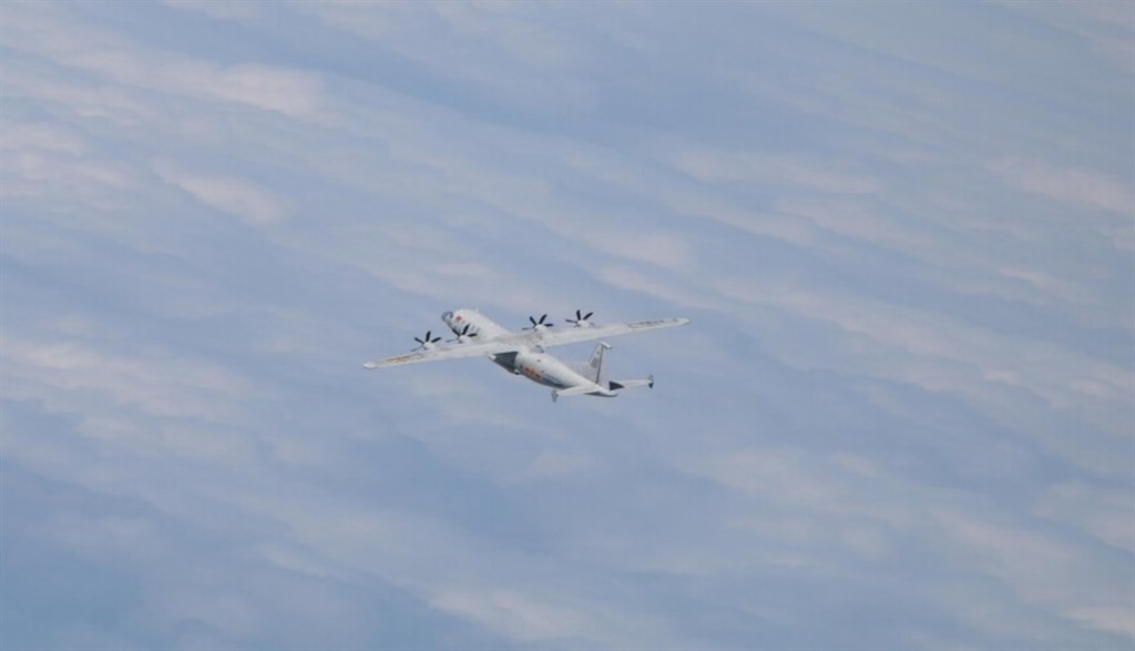 空軍12日發布共機動態,共軍1架運8反潛機、1架運8遠干機、1架運8技術偵察機侵犯台灣西南防空識別區。圖為同型運8技術偵察機。(圖取自國防部網頁mnd.gov.tw)