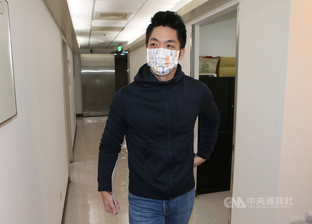 國民黨立委蔣萬安12日在立法院表示,提案修正「戒嚴時期人民受損權利回復條例」與選舉無關,面對歷史,還原真相,台灣才能邁向和解。中央社記者張皓安攝 110年1月12日