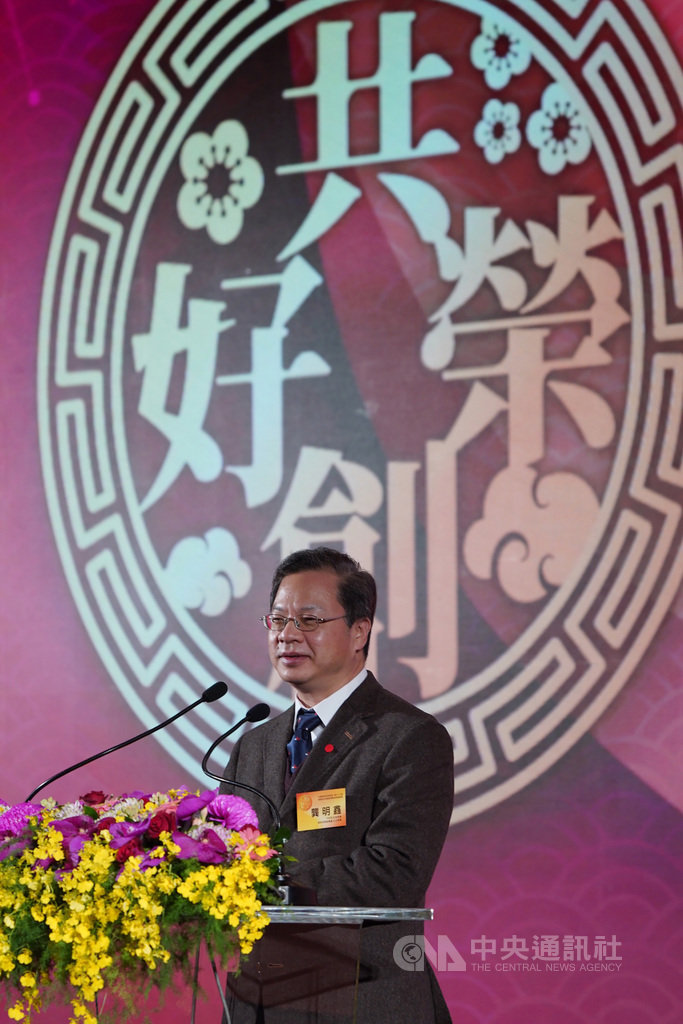 國發會主委龔明鑫12日在台北出席全國創新創業總會總會長交接暨授證典禮,致詞時肯定新創總會的貢獻。中央社記者徐肇昌攝 110年1月12日