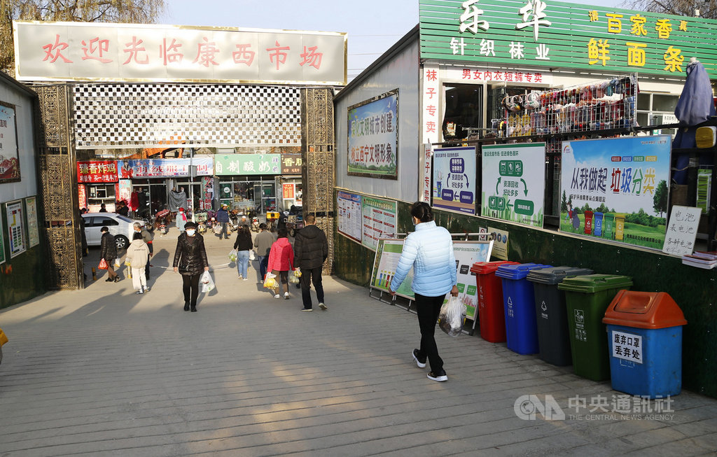 中共黨媒13日批評,電商業者在社區團購打補貼戰對市場將造成不利影響。同時,近期多篇有關地方傳統市場「受創嚴重」的文章,在中國網路上引起討論。圖為青海省西寧市的傳統市場。(中新社提供)中央社 110年1月13日