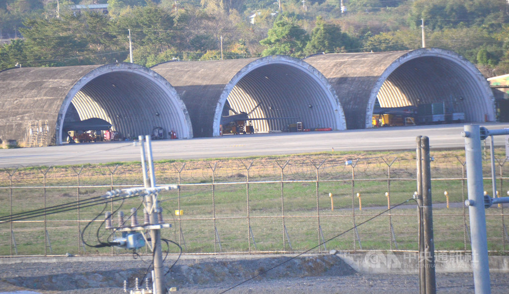 空軍台東志航基地最近密集測評騰雲無人機,有眼尖軍事迷發現目前有3架騰雲進駐志航基地。中央社記者盧太城台東攝 110年1月13日