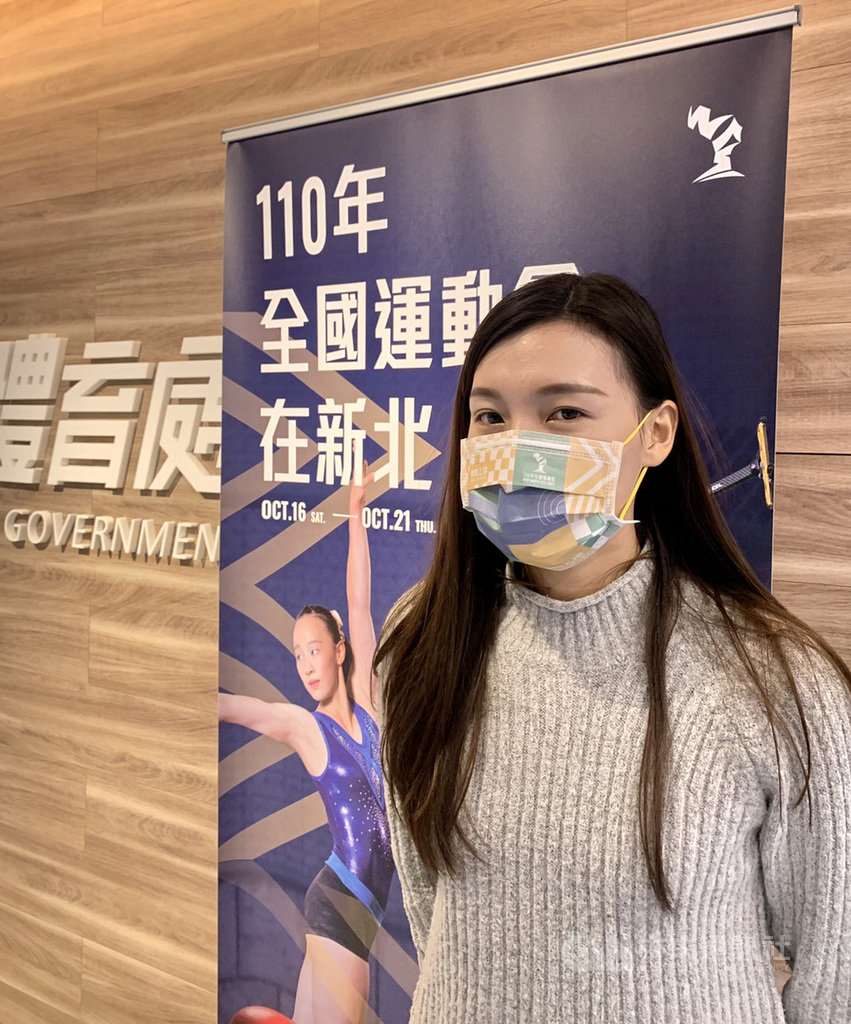 新北市政府體育處13日表示,推出110年全國運動會專屬口罩,將「隨時上場」的精神標語一起融入設計,防疫同時也能強化賽會整體意象,賽會活動將提供出席者配戴。(體育處提供)中央社記者黃旭昇新北傳真 110年1月13日