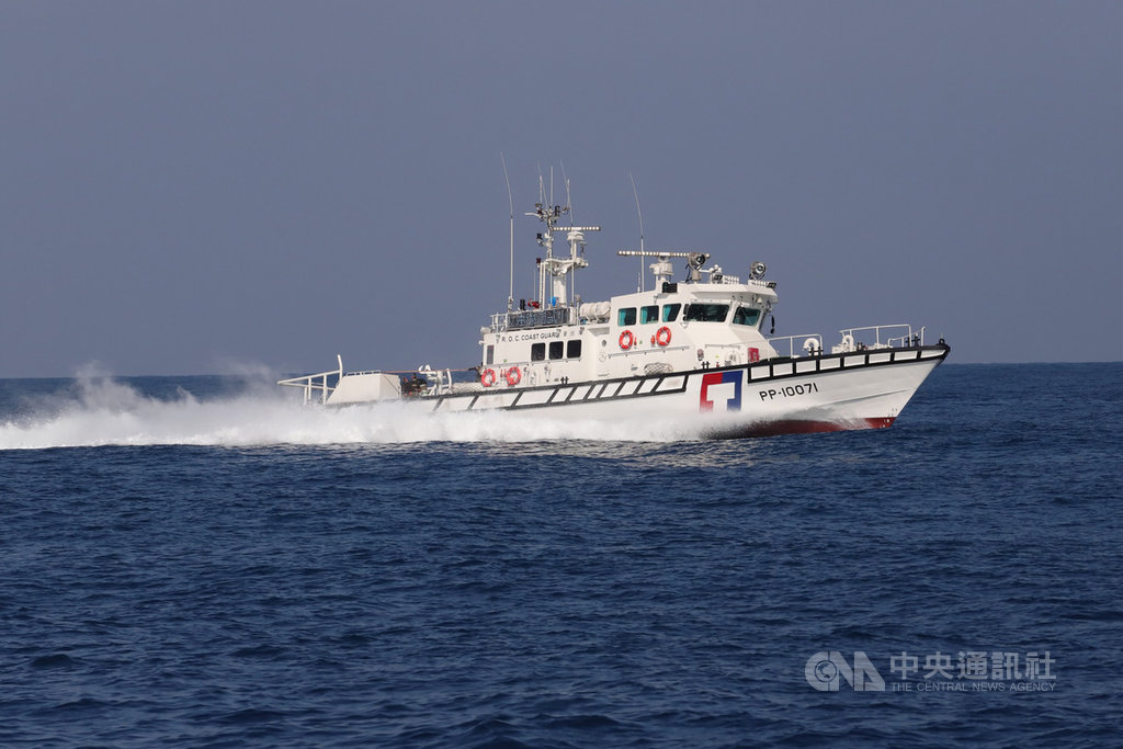 海巡署艦隊分署新造的100噸級巡防艇PP-10071艇14日駛抵澎湖馬公,將可提升澎湖海域巡防能量。(澎湖海巡隊提供)中央社 110年1月14日