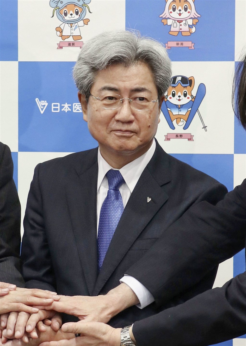 日本醫師會會長中川俊男13日表示,如果日本境內武漢肺炎確診病例持續增加,民眾面臨的不只是「醫療崩壞」,而是無法接受醫療的「醫療毀滅」狀態。呼籲民眾提高危機感。(共同社)