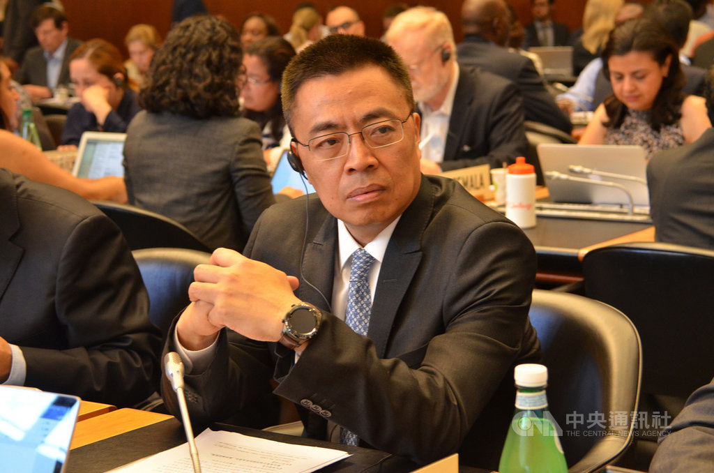 中國近日任命前駐世貿組織(WTO)代表張向晨為商務部副部長,他和日前升任國際貿易談判代表的俞建華,都是具豐富經貿談判經驗的中國官員。(中新社提供)中央社 110年1月16日