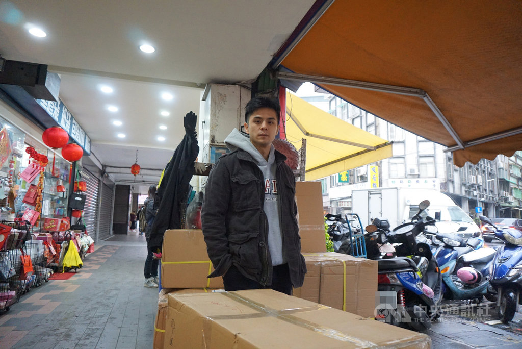 作家姜泰宇是曾經網路文學炙熱時期的暢銷作家,如今網路文學熱烈度已不在,他認為主因之一是內容傳遞的載體、媒介已經不同。中央社 110年1月18日