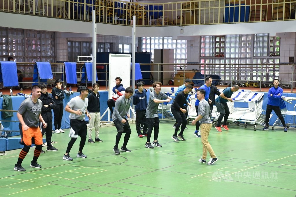 台師大運動科學團隊提供科學化和防護專業,幫球員恢復健康,協助職棒選手自主訓練,為新球季備戰。(台師大提供)中央社記者許秩維傳真 110年1月18日
