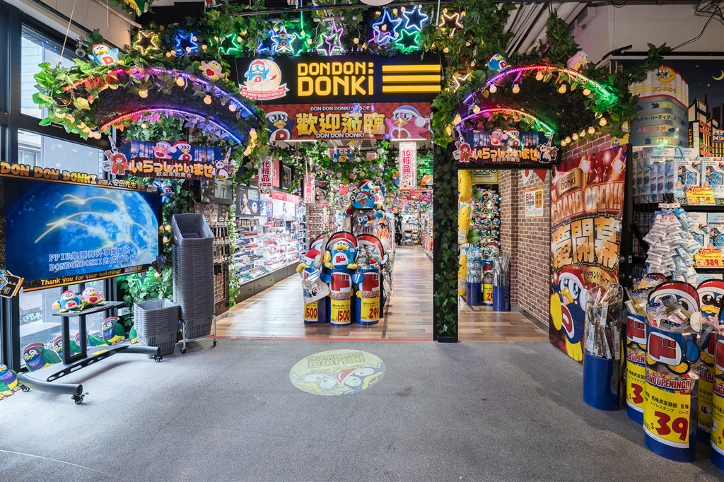 日本知名零售連鎖店「驚安殿堂 唐吉訶德」台灣首號店「DON DON DONKI西門店」19日即將正式開幕。(DON DON DONKI提供)