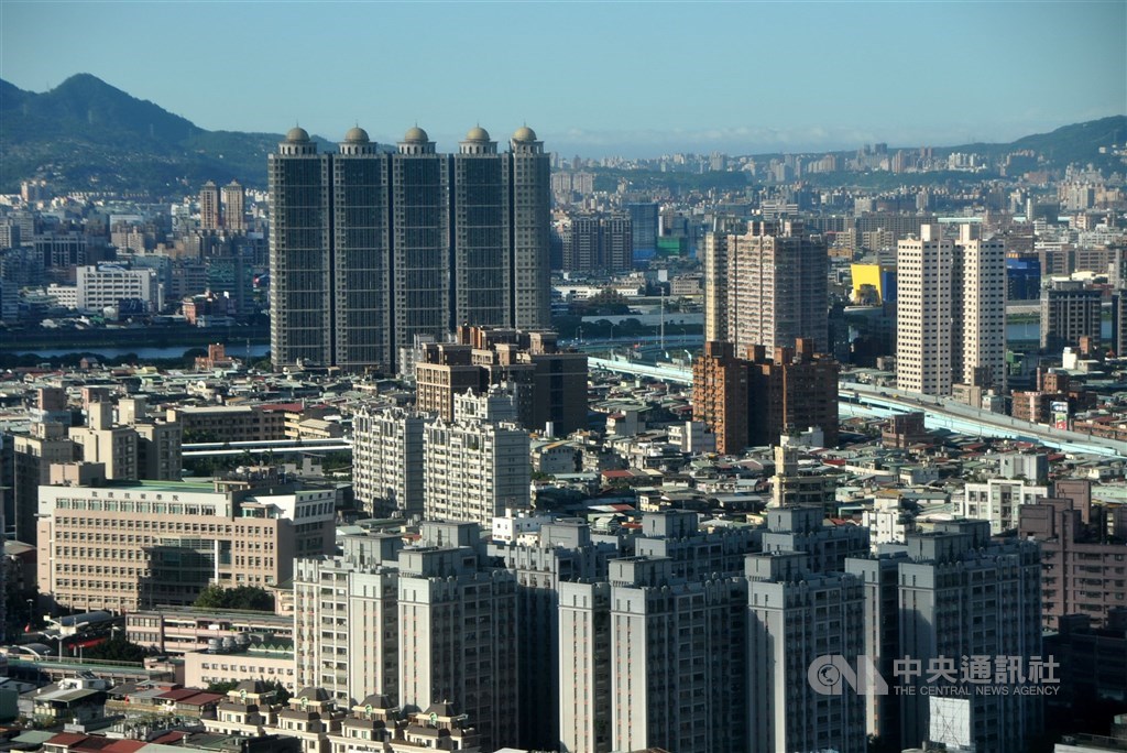 央行22日公布2020年12月5大銀行新承做房貸金額,飆上新台幣683.37億元,爆出5年來最大量。(中央社檔案照片)