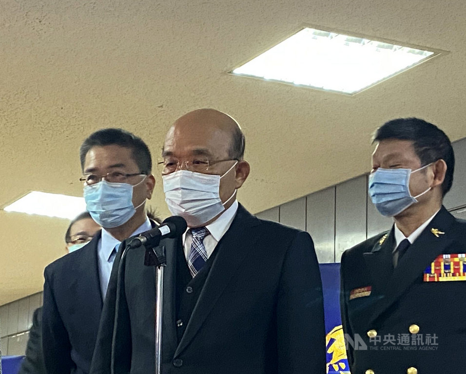 石木欽案爆出司法官與富商翁茂鍾不當接觸,行政院長蘇貞昌(中)19日下午接受媒體聯訪時表示,此案已交司法院和法務部偵辦,證據到哪就辦到哪,希望司法真正做到讓國人信任。中央社記者黃麗芸攝 110年1月19日