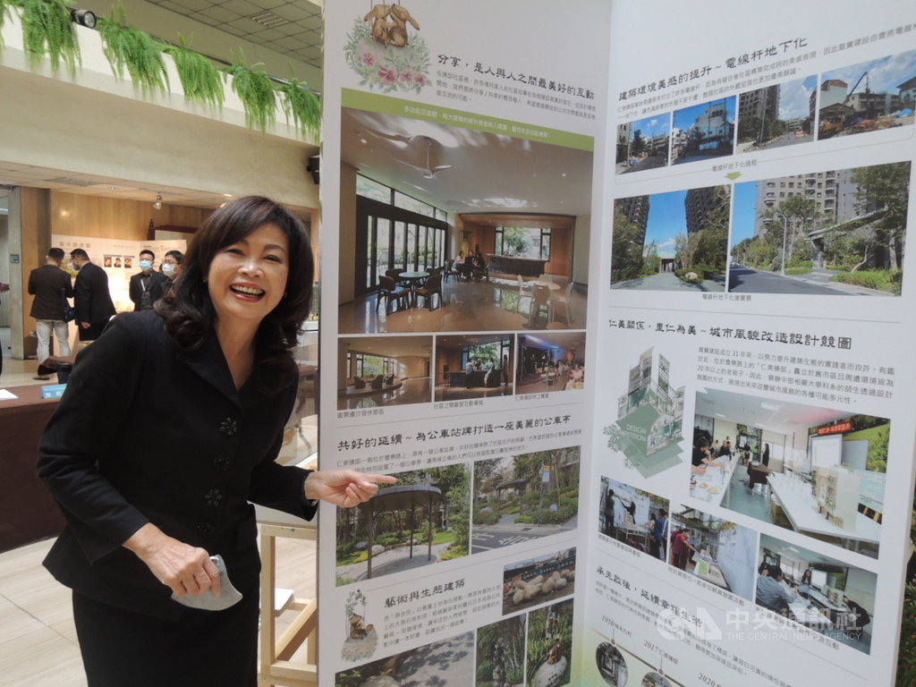 第9屆台中市都市空間設計大獎20日舉行入圍作品展,龍寶建設的「仁美臻邸」建案入圍,董事長張麗莉說明建案特色。中央社記者郝雪卿攝 110年1月20日