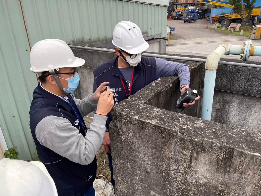 台鐵局花蓮機務段內土壤及地下水109年11月經花蓮縣環保局採檢,發現總石油碳氫化合物(TPH)超出標準值約40倍,環保局擴大採樣範圍,檢測結果最快2月初出爐。(花蓮縣政府提供)中央社記者張祈傳真 110年1月20日