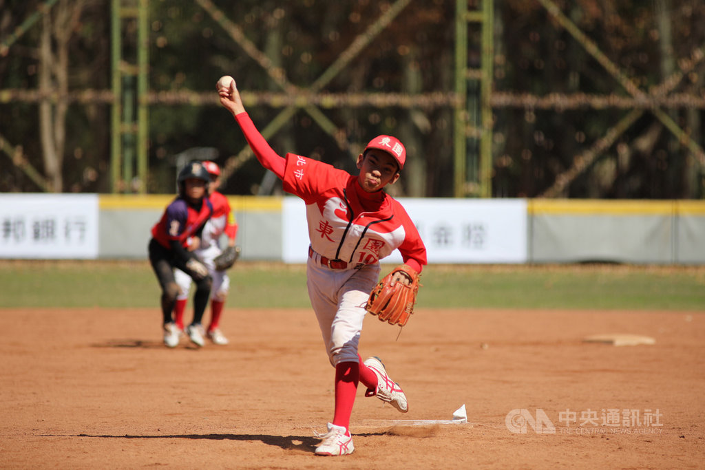 2021年富邦盃台灣12強少棒賽20日開打,地主東園國小隊長莊昀融(圖)敲出三壘打、後援0.2局無失分,率隊以9比8拿勝,被教頭看好能入選U12中華隊。(中華民國棒球協會提供)中央社記者謝靜雯傳真 110年1月20日