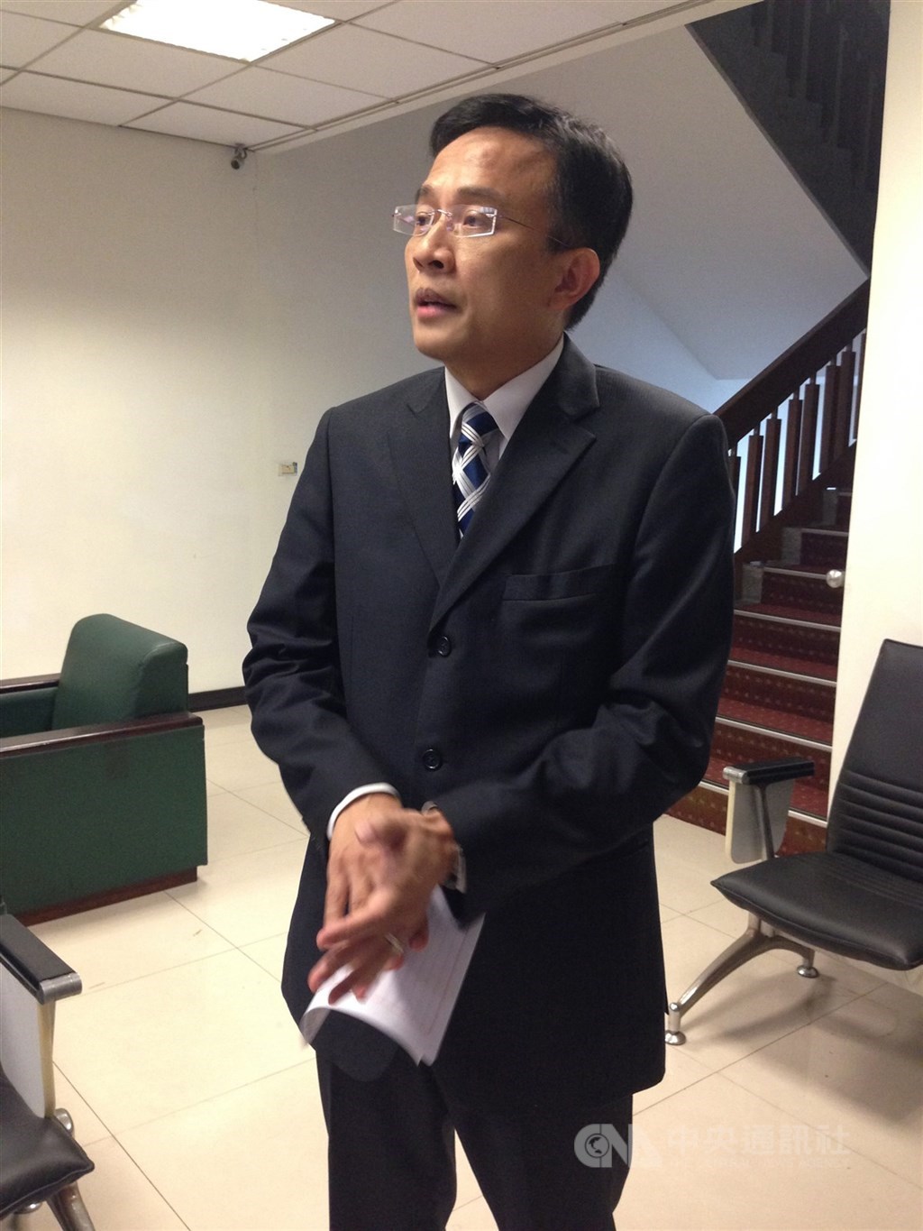 學者彭文正（圖）對總統蔡英文提起「確認博士論文不存在之訴」一審敗訴。二審高院20日開庭後認定一審訴訟程序有重大瑕疵，廢棄原判決發回北院更審。（中央社檔案照片）