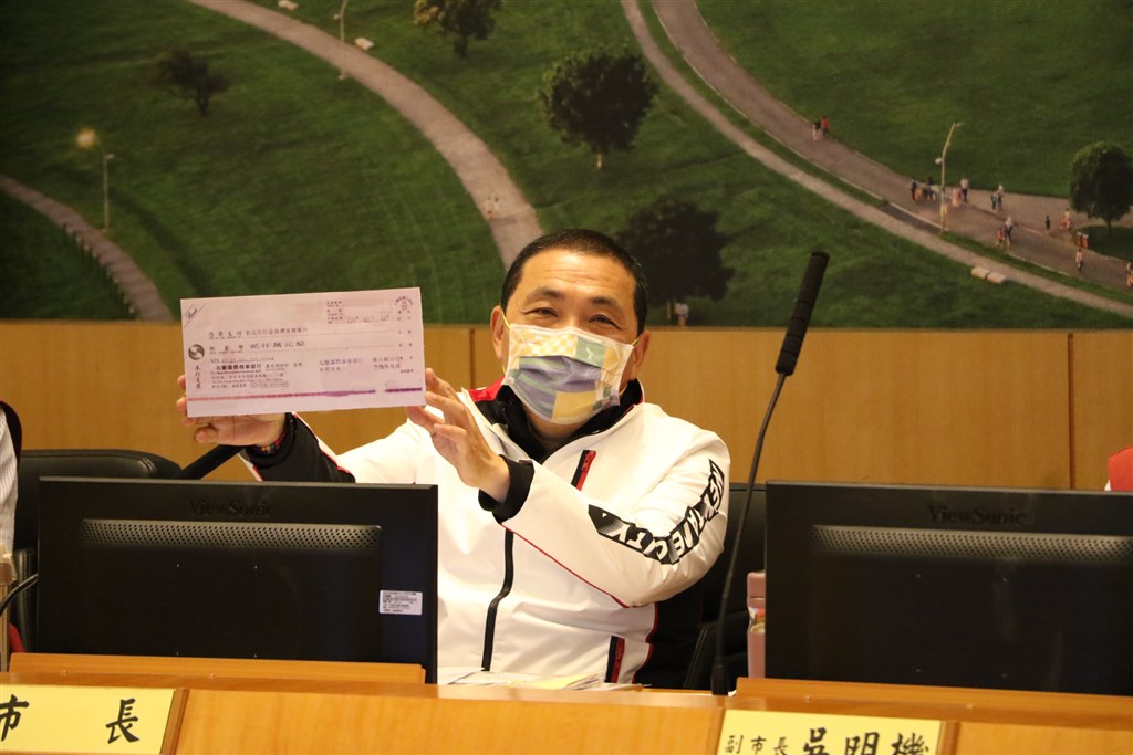 「無名氏」連續11年捐贈善款給新北市府,發揮愛心幫助弱勢;今年再度捐贈新台幣2000萬善款,累計捐款高達2億1000萬元,協助市府推動各項福利方案,20日獲得市長侯友宜(圖)感謝。(圖取自新北市政府網頁ntpc.gov.tw/ch)