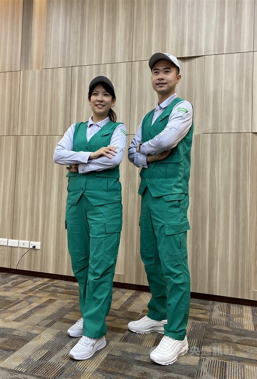 中華郵政郵務士夏季制服19日上午提前曝光,中華郵政公司下午也舉辦記者會正式宣布,新制服1月下旬將陸續發放,預計3、4月視天候狀況讓郵務士全面換裝。中央社記者余曉涵攝 110年1月19日
