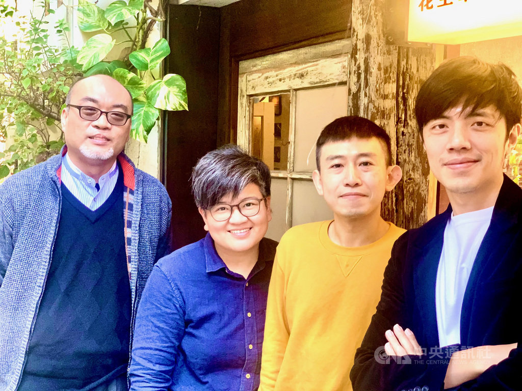 台北市立國樂團團長鄭立彬(左起)、導演劉建幗、編劇吳政翰與作曲家王希文聯手打造國樂音樂劇「當金蓮成熟時」,探索女性情慾。中央社記者趙靜瑜攝 110年1月21日