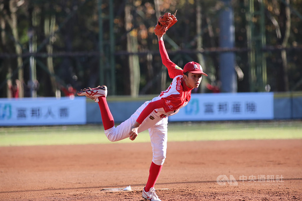 2021富邦盃台灣12強少棒大賽預賽第2天,台北東園21日與南投新街交手,東園先發投手莊昀融6局完投僅失1 分,助隊終場以5比1奪勝。(中華棒協提供)中央社記者楊啟芳傳真 110年1月21日