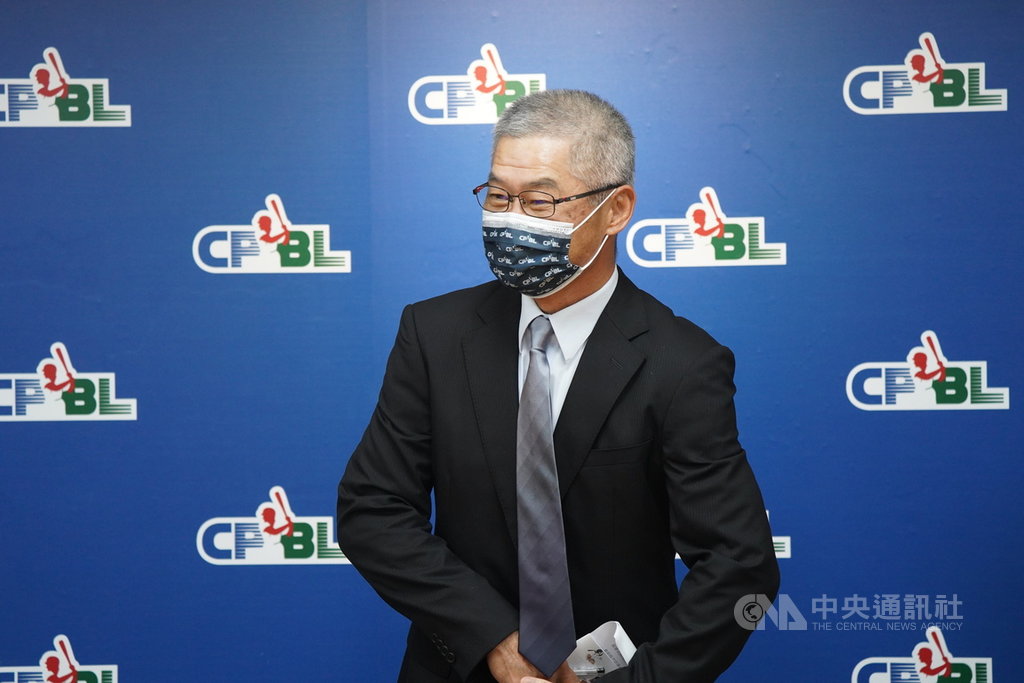 中華職棒大聯盟21日舉行新任祕書長發布暨媒體茶敘,中職新任祕書長楊清瓏(圖)出席與媒體互動。中央社記者徐肇昌攝 110年1月21日