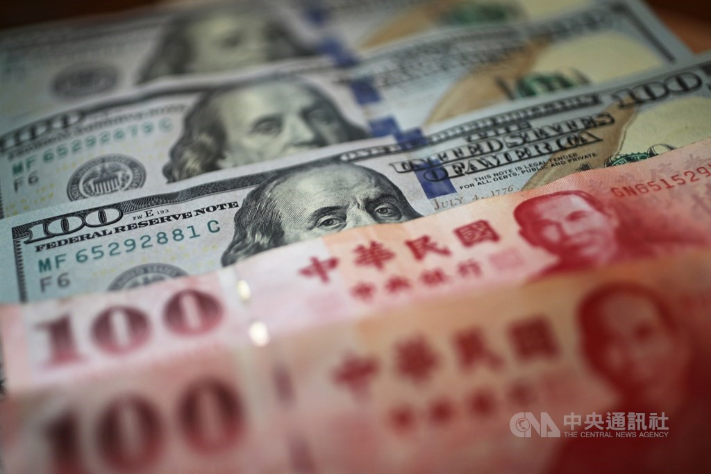 中央銀行21日臨時召開記者會,公布專案檢查結果,4家銀行因違規受理糧商遠匯交易、違反實需原則,情節若重大,最重可撤銷外匯業務執照。(中央社檔案照片)