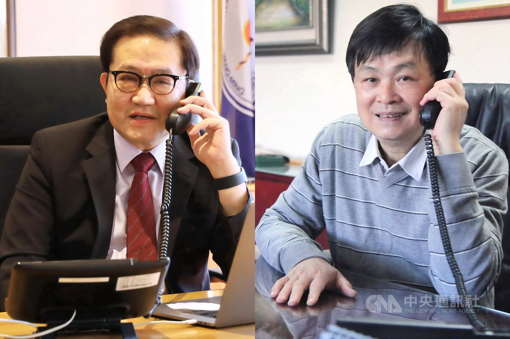 陽明大學與交通大學將於2月1日合校,21日接通電話分機,並由兩校現任校長郭旭崧(左)與陳信宏(右)進行歷史性首次對談。(陽明大學提供)中央社記者陳至中台北傳真 110年1月21日