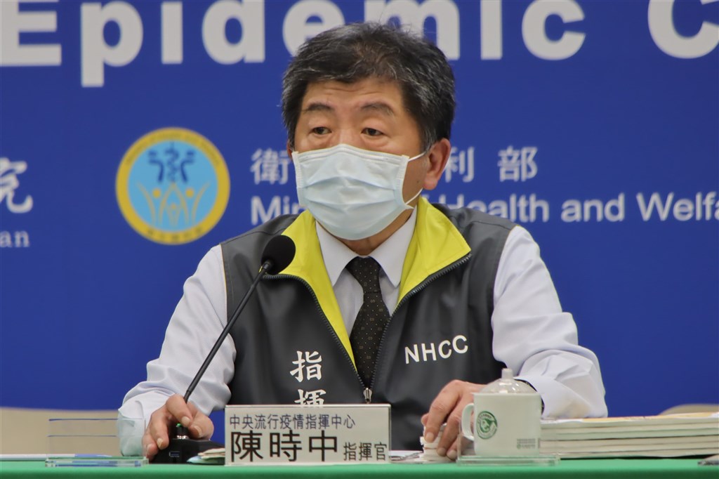 桃園醫院爆發武漢肺炎院內感染,指揮中心指揮官陳時中21日宣布將訂「部桃專案」,不只照顧確診個案的醫事人員可領津貼,照顧隔離病室患者的人員同樣可領。(中央流行疫情指揮中心提供)