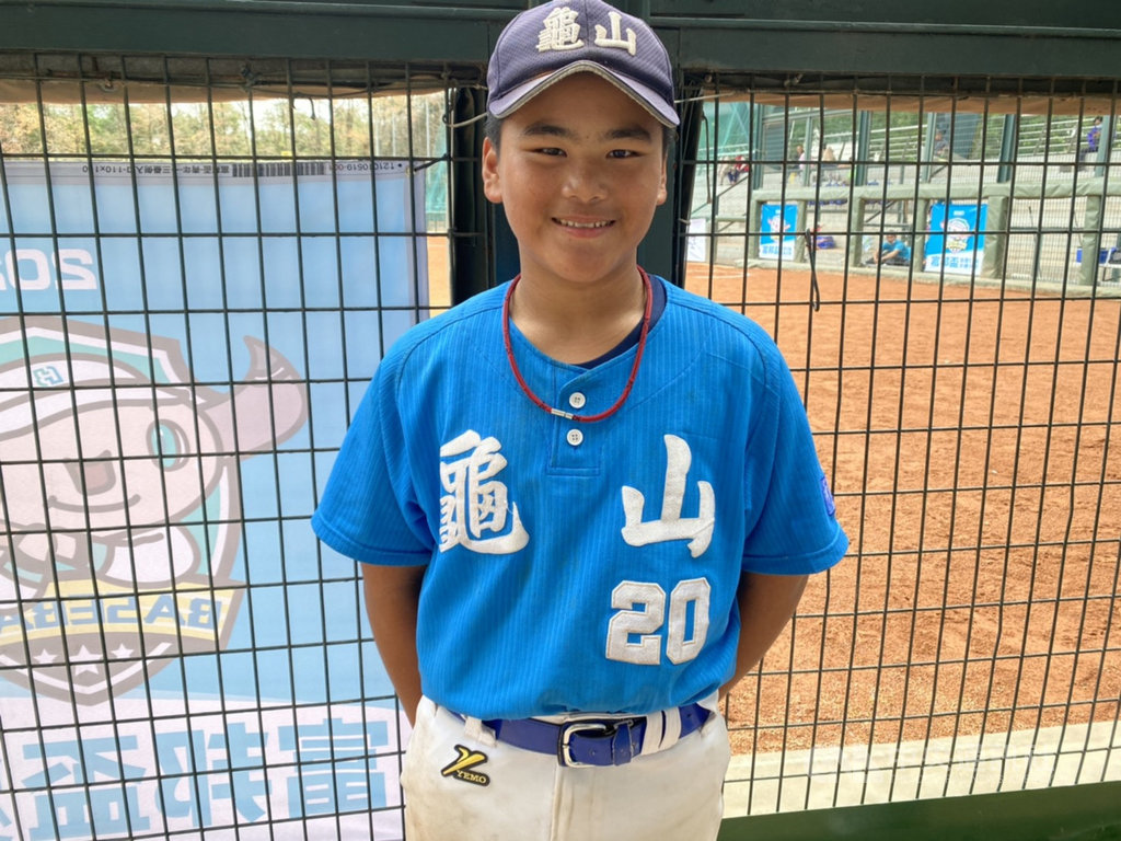 富邦盃台灣12強少棒大賽22日桃園龜山以14比2勝台北福林,晉級4強。龜山鄭浩恩(圖)此戰上壘率百分百,分別獲保送、遭到觸身球、一壘安打及二壘安打,包辦3分打點。中央社記者楊啟芳攝 110年1月22日
