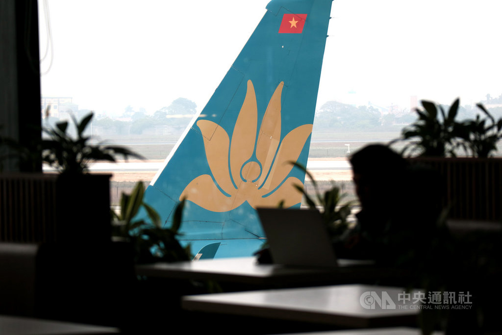 越南券商西貢證券預測,越南航空業2021年下半年將會復甦,而國際旅遊在年底才會重啟,因此業者今年將更專注於國內市場。圖為越南航空的飛機垂直尾翼。中央社記者陳家倫河內攝 110年1月22日