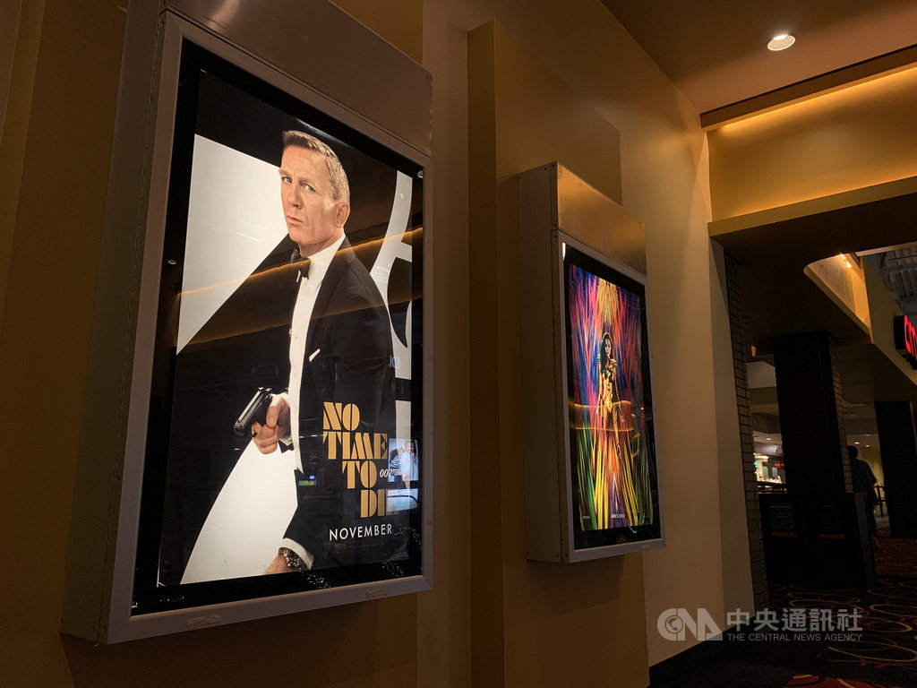 電影「007生死交戰」檔期從4月延到10月,2019冠狀病毒疾病疫情爆發後第3度延後上檔。圖攝於2020年10月27日新澤西州新港AMC戲院。中央社記者尹俊傑新澤西攝 110年1月23日