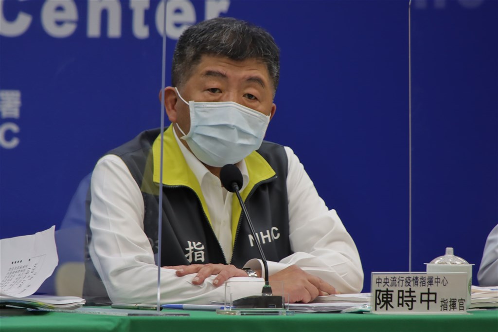 桃園醫院爆發武漢肺炎群聚案,22日首見高齡90多歲男病患及其大女兒染疫,疫情指揮中心指揮官陳時中23日宣布老翁另一名同住的三女兒也確診。(疫情指揮中心提供)