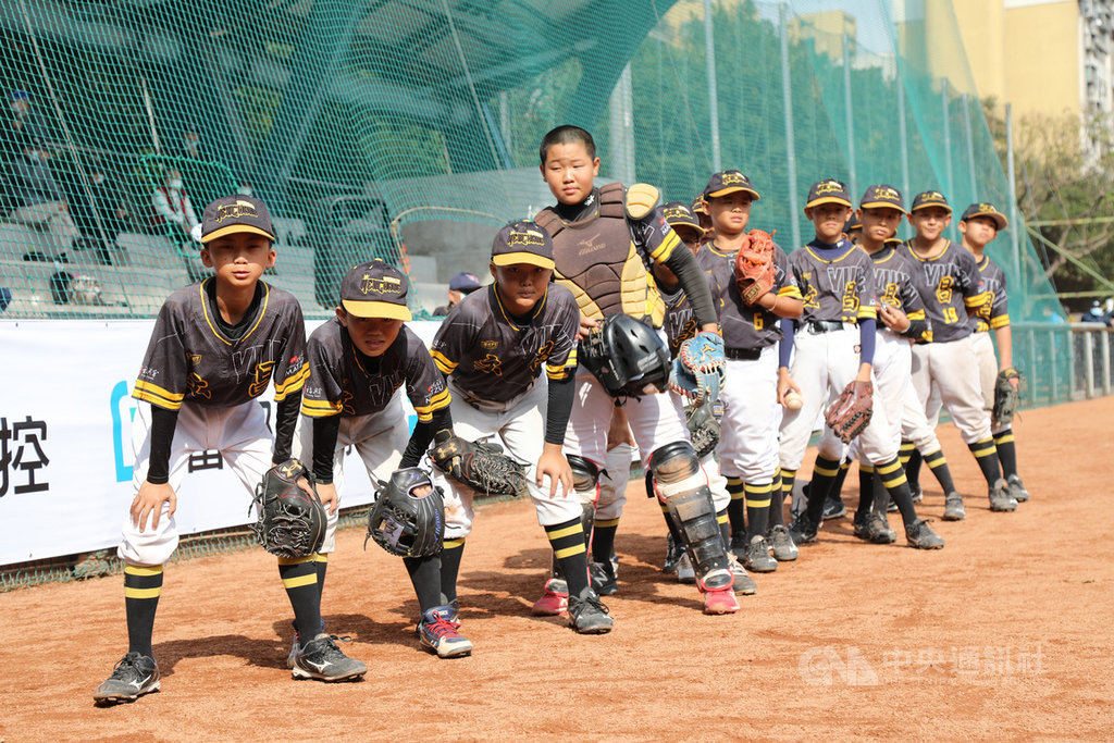 2021年富邦盃台灣12強少棒大賽季軍戰24日舉行,文昌國小(圖)此次以外卡身分參賽,與桃園市強隊中平國小交手,以0比11、5局吞敗,拿下第4名。(中華民國棒球協會提供)中央社記者謝靜雯傳真 110年1月24日