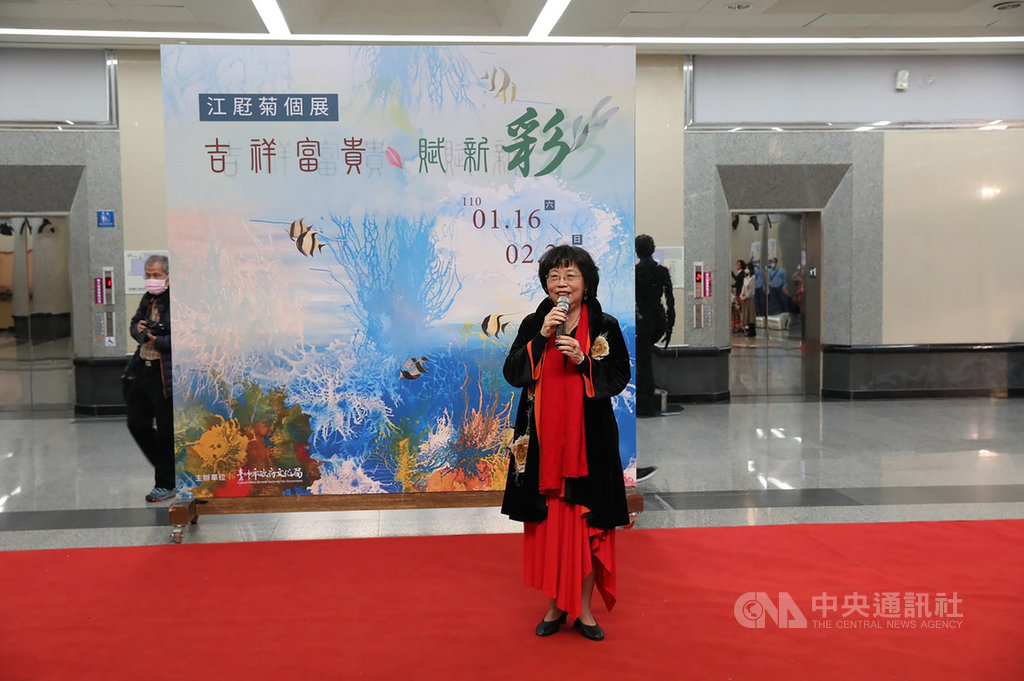 江屘菊將對生命的觀察,以明麗的色彩透過畫作展現,並在台中港區藝術中心舉辦「吉祥富貴‧賦新彩-江屘菊個展」,展出近百件作品。(江屘菊提供)中央社記者趙麗妍傳真 110年1月24日