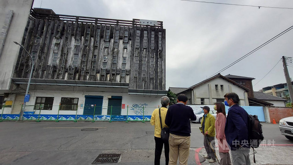 由「香蕉大王」吳振瑞創建的青果社旗山第一辦事處將遭拆除。建築經專家評估未達文資價值基準,但高雄市文化局允文史調查進行史料保存。(高雄市政府文化局提供)中央社記者王淑芬傳真 110年1月24日