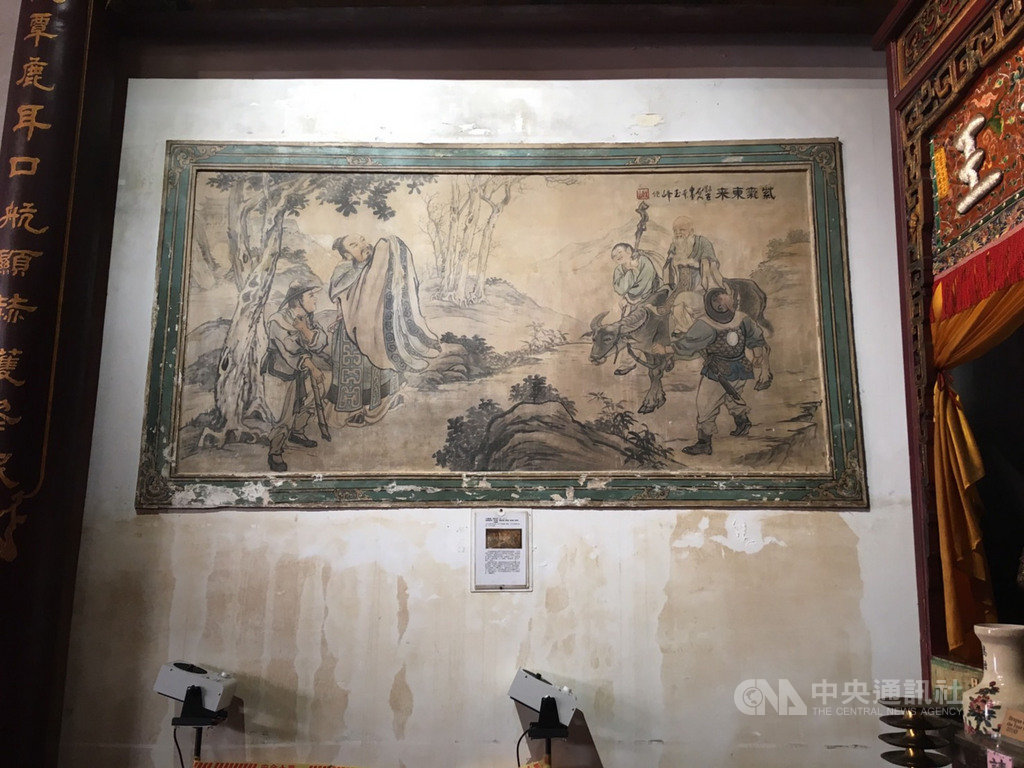 台南市國定古蹟大天后宮109年底首度執行抗污計畫,在壁畫周邊裝設2台負離子產生器,以降低壁畫受油煙附著的問題。(台南市文化資產管理處提供)中央社記者張榮祥台南傳真 110年1月25日