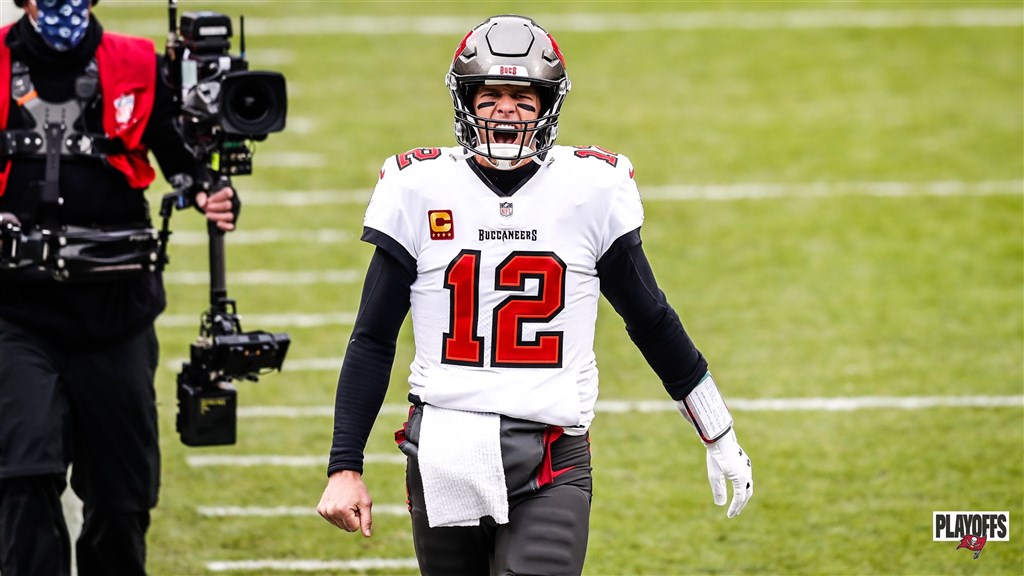 兩名已預約名人堂的明星四分衛24日在NFL國聯冠軍賽正面對決,布雷迪(圖)最終率領海盜31比26擊敗羅傑斯領軍的包裝工,這是他生涯第10次闖進超級盃。(圖取自twitter.com/Buccaneers)