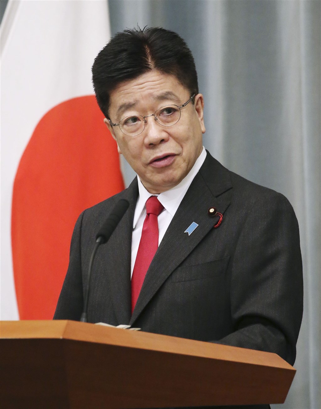 日本內閣官房長官加藤勝信25日表示,中國海上與航空戰力的活動急速擴大並變得頻繁,日本政府將持續關注。(共同社)