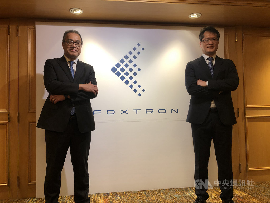 鴻華先進是推動鴻海集團在電動車產業的核心團隊,鴻華副董事長左自生(左)、總經理李秉彥(右)扮演關鍵角色。中央社記者鍾榮峰攝 110年1月26日