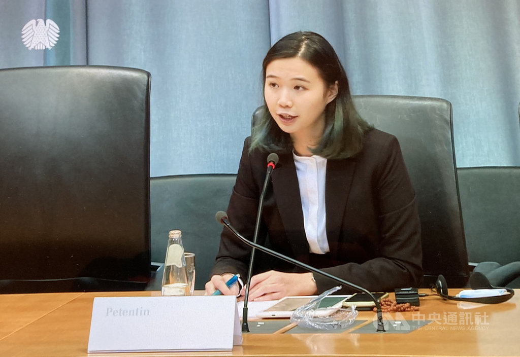 香港人鄺頌晴向德國國會提出請願,指香港國安法違反國際法,呼籲德國政府制裁中國。德國國會於25日針對香港國安法舉行公聽會。中央社記者林育立柏林攝 110年1月26日