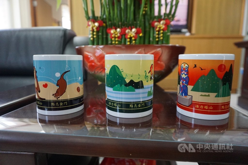 為讓民眾了解智慧電網建置情況,台電金門塔山發電廠舉辦九宮格踩點趣,只要在包括煙囪在內的幾個景點完成任務,就可獲得煙囪彩繪杯。中央社記者黃慧敏攝 110年1月26日