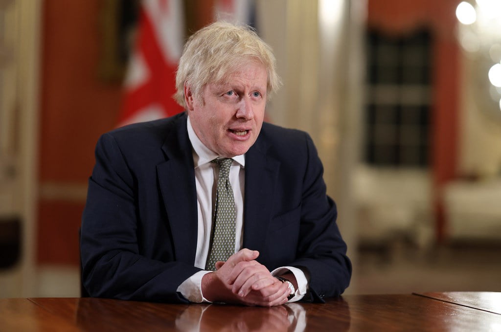 英國首相強生26日沈重宣布英國病故於2019冠狀病毒疾病的人數突破10萬人，他要對政府的所有決策「負起全部責任」。（圖取自facebook.com/borisjohnson）