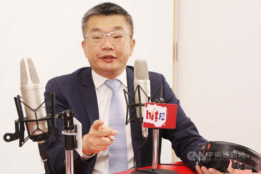 接任中華職棒大聯盟會長的立法院副院長蔡其昌27日接受廣播專訪,被問什麼時候會有第6隊成立時說,他很認真在找,現在有鎖定幾個企業,他也透露現在接觸的行業,大概都跟通路會有關係。(Hit Fm周玉蔻嗆新聞製作單位提供)中央社記者范正祥傳真 110年1月27日