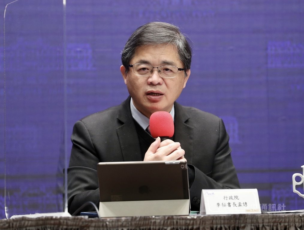 行政院祕書長李孟諺(圖)28日主持行政院會後記者會表示,國發會在行政院會報告「109年度整體公共建設計畫執行情形」,李孟諺轉述行政院長蘇貞昌說,去年他特別要求公共建設加快、加碼投資跟執行,避免過去SARS期間,公共支出反而減緩,影響國內經濟的發展。中央社記者張皓安攝 110年1月28日