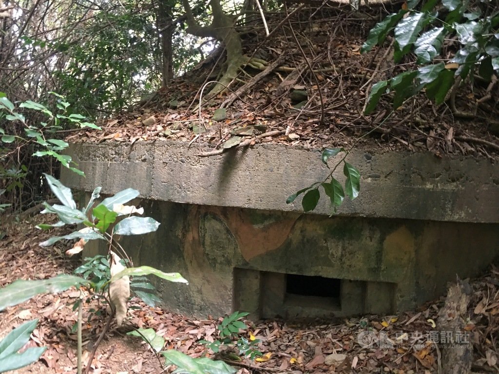 生利能源公司在枋寮鄉新開村進行太陽能光電園區的開發,109年3月挖到日治石頭營遺址後,停止整地工程,配合屏東縣政府的文資會勘審議。(生利能源公司提供)中央社記者郭芷瑄傳真 110年1月28日