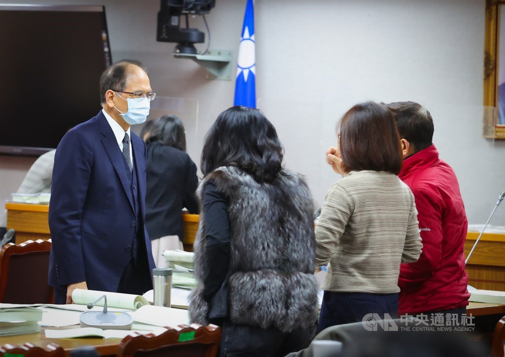 立法院長游錫堃(左)28日在立法院主持朝野黨團協商,繼續研商「中華民國110年度中央政府總預算案」相關事宜。中央社記者謝佳璋攝 110年1月28日
