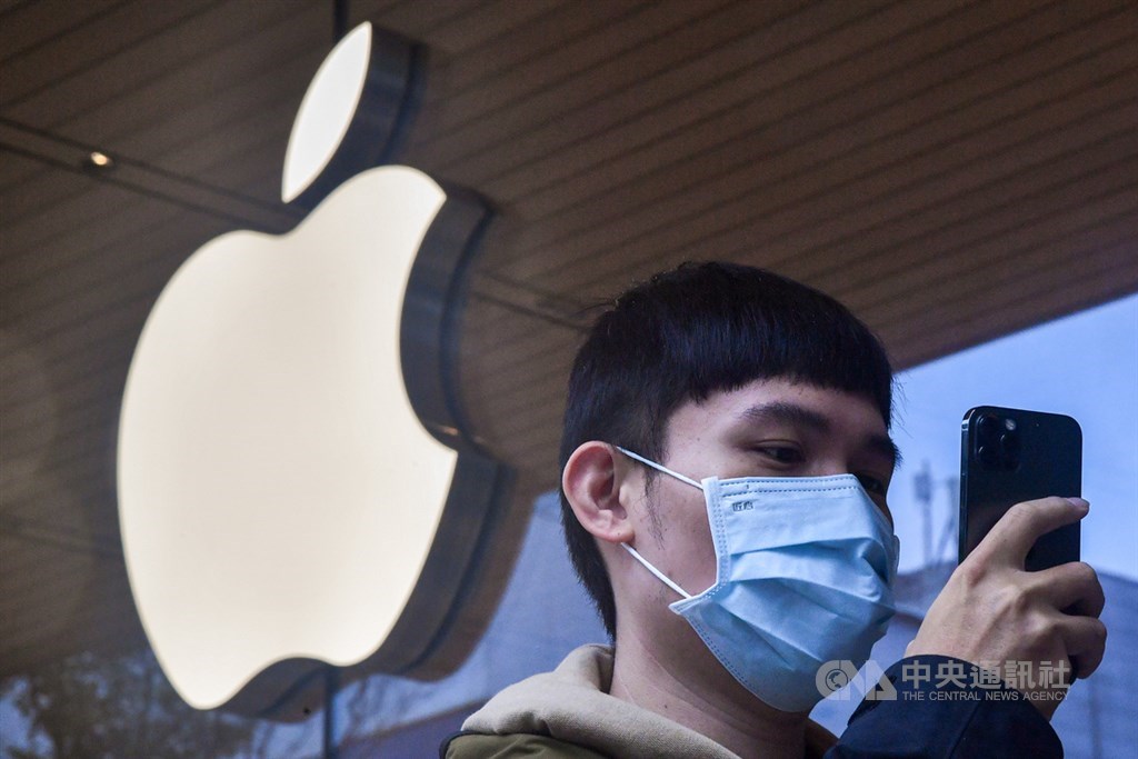 蘋果公司28日表示,多數iPhone手機在初春就會顯示新的隱私彈出通知,以限制廣告追蹤。(中央社檔案照片)